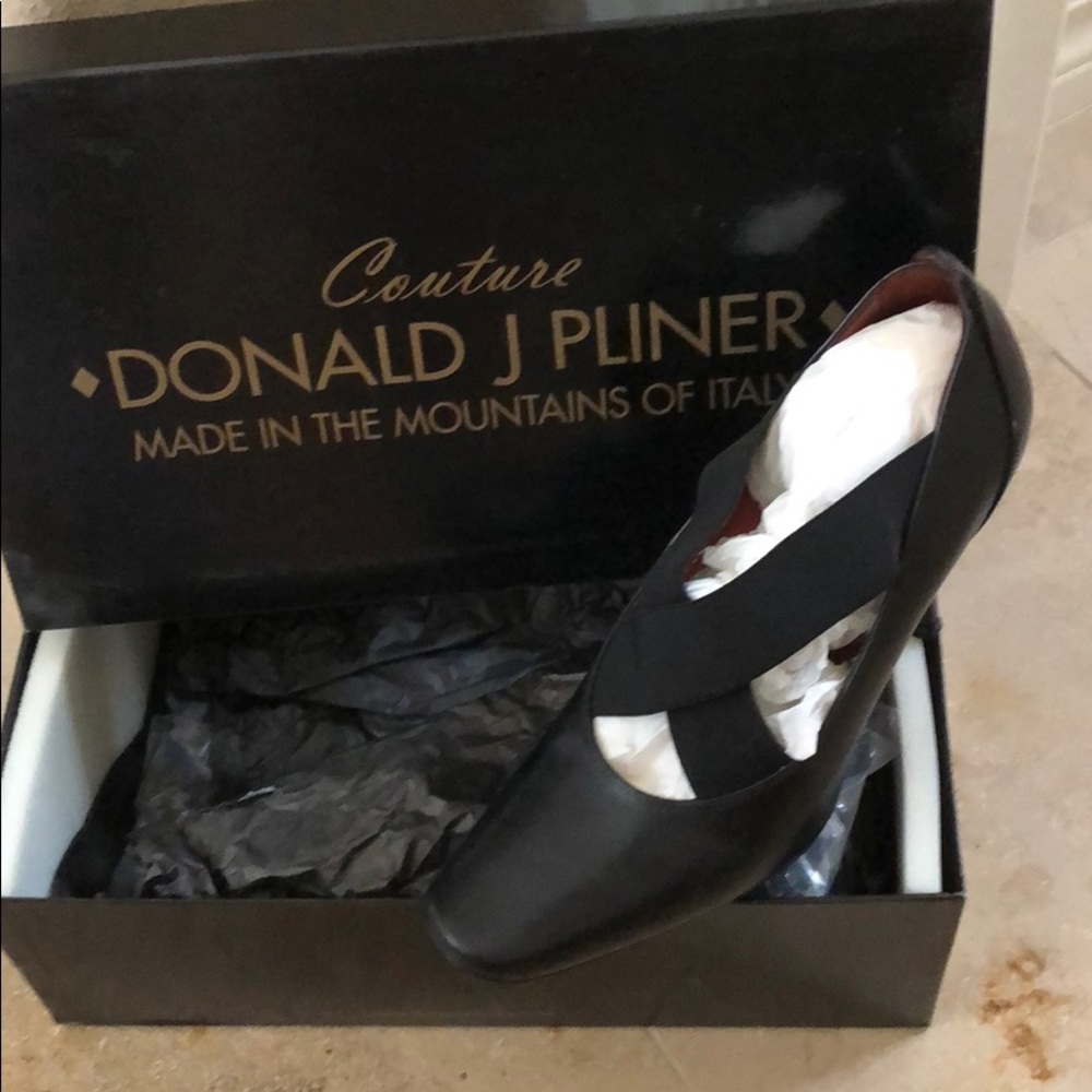 Donald J Pliner Criss Cross Pump
